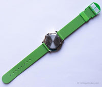 Vita da diavolo verde vintage di Adec Watch con dettagli gialli e viola