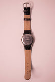 Blaues Zifferblatt Timex Indiglo WR 30m Uhr auf einem blauen Lederband