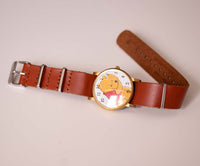 Antiguo Timex Winnie the Pooh reloj con correa de la OTAN de cuero marrón