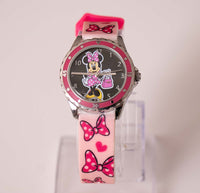 Rose des années 90 Minnie Mouse montre avec cadran noir et bracelet rose coloré