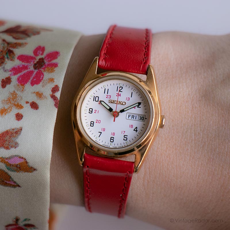 Vintage Seiko 7N83-0011 A4 Watch | Elegant Wristwatch for  display picture 1