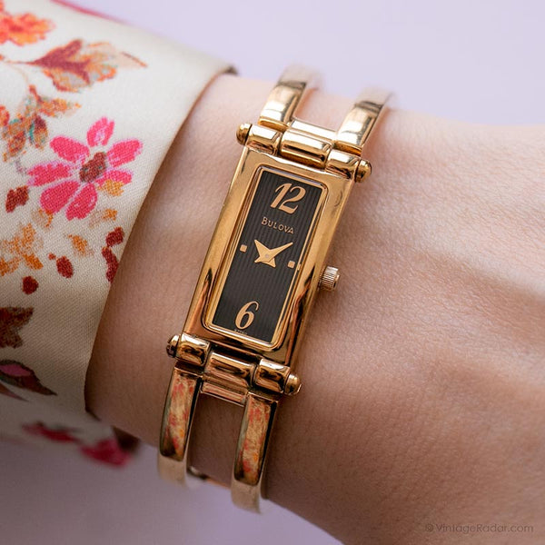 Seltenes Vintage -schwarzes Zifferblatt Bulova Uhr | Damen rechteckige Kleid Uhr