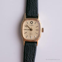 Winziger Rechteck Timex Damen Uhr mit Champagner -Zifferblatt und schwarzem Riemen
