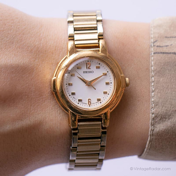 Vintage Seiko V701-2F50 R1 Watch | Best Luxury Watches for Women
