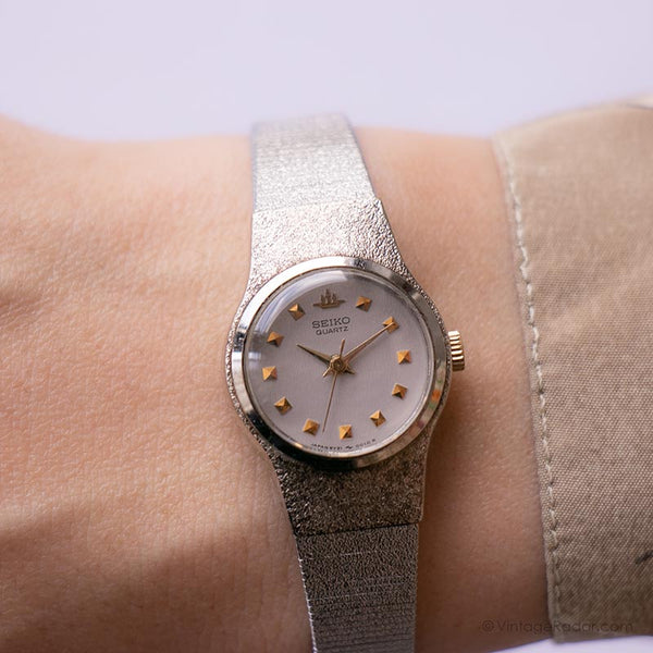 Antiguo Seiko 8Y21-0010 R0 reloj | Vestido de plateado reloj para ella