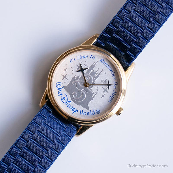 Walt de tono de oro vintage Disney Mundo reloj | Muñeco de pulsera coleccionable de los 90
