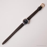 Vintage Tiny Adora reloj para ella | Reloj de pulsera de tono plateado de dial negro