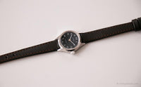 Vintage Tiny Adora reloj para ella | Reloj de pulsera de tono plateado de dial negro