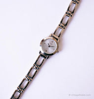 Tono de plata minimalista Guess reloj para mujeres vintage | Tamaño pequeño de muñeca