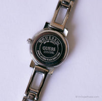 Tone argenté minimaliste Guess montre pour les femmes vintage | Petite taille de poignet