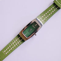 DKNY Orologio rettangolare tono d'argento per donne con braccialetto verde