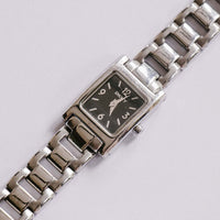 DKNY ساعة نسائية نغمة الفضة مع قرص أسود على شكل مربع