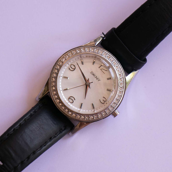 DKNY Silberton-Damen Uhr | Beste erschwingliche Frauenuhren
