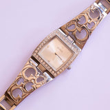 Guess Quadratisches Dial Uhr Für Frauen mit einzigartigem silbertonem Armband