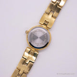 Eleganter goldener Kutsche durch Timex Uhr | Luxushochzeit Uhren