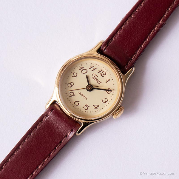 كلاسيكي Timex ساعة ميني للسيدات | ساعة بمينا كريمي بلون ذهبي