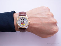 Dos tonos Mickey Mouse Accidente reloj en correa marrón