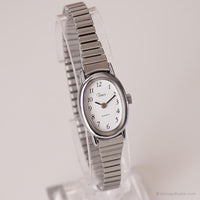 Ovale à ton argenté vintage Timex montre | Mesdames en acier inoxydable montre