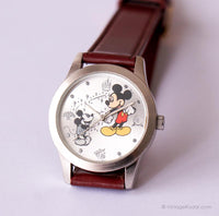 Mickey Mouse A través de los años de lanzamiento limitado reloj | Extraño Disney reloj
