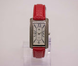 Cuarzo IK de tono plateado reloj para mujeres con dial cuadrado y correa roja